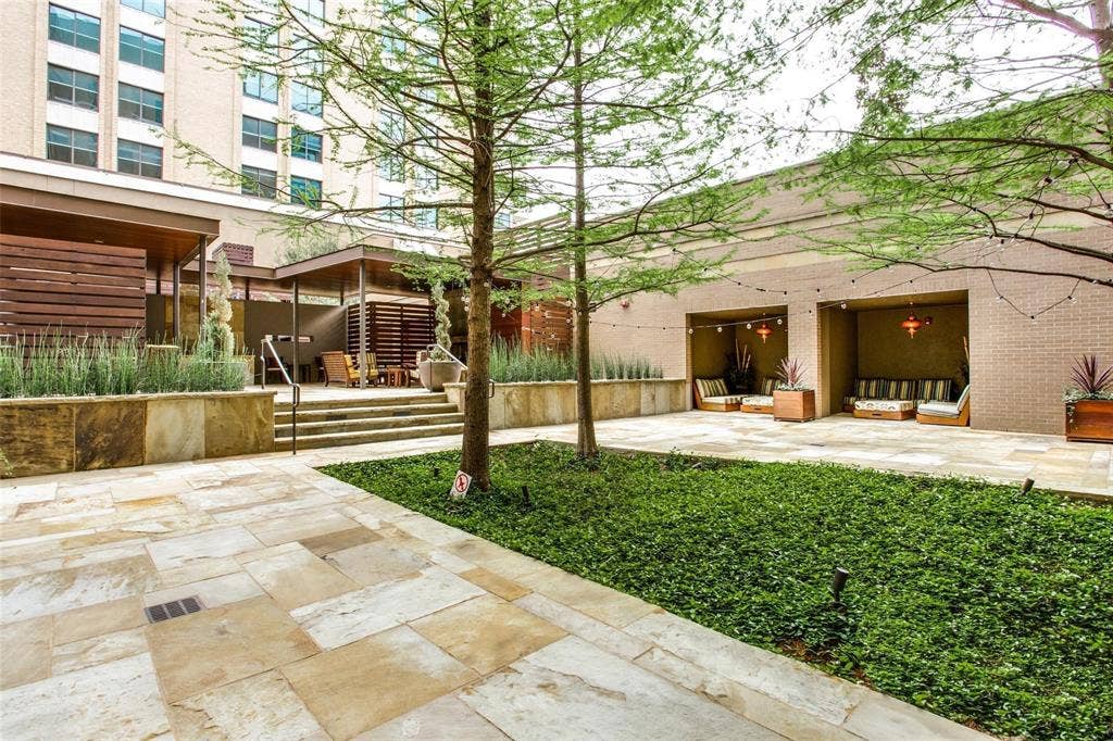 5656 N CENTRAL Expressway, #702, Dallas, TX 75206 Courtyard with covered sitting areas and outdoor fireplace. There is also a separate dog park so even your dog can socialize!