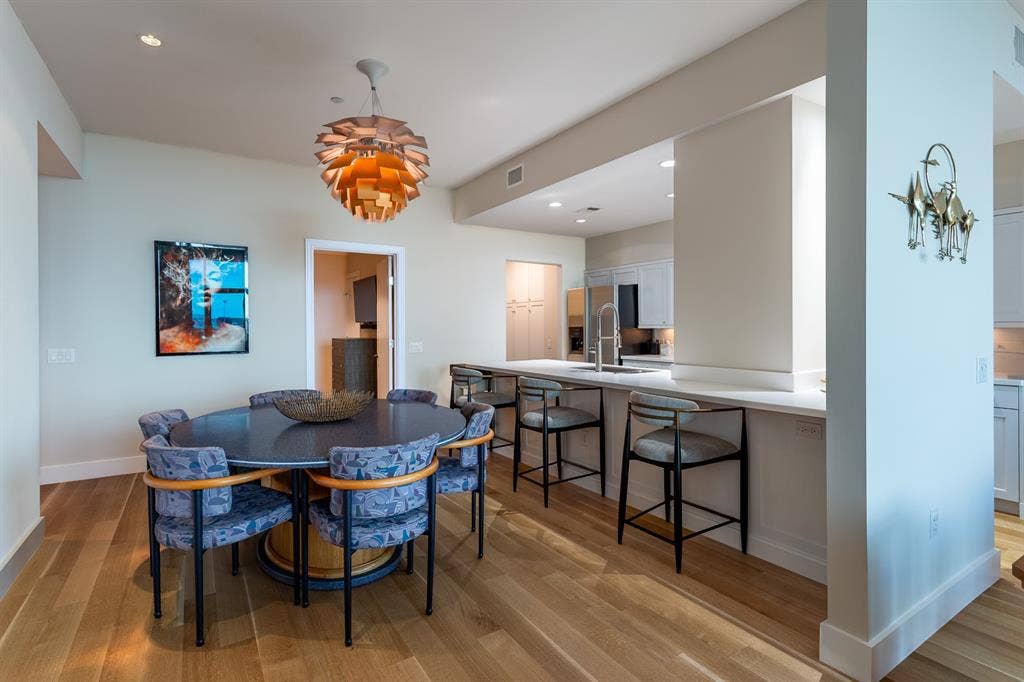 5656 N CENTRAL Expressway, #702, Dallas, TX 75206 Dining opens to Guest Room.
