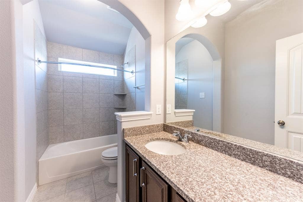 908 Birchwood Drive, Wylie, TX 75098 Upstairs Bathroom