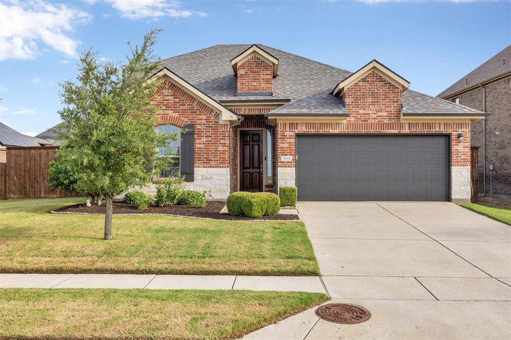 3014 Aurora Mist Drive, Little Elm, TX 75068 Welcome to this 1.5 story Meritage built home that's 10 years newer than the competition!