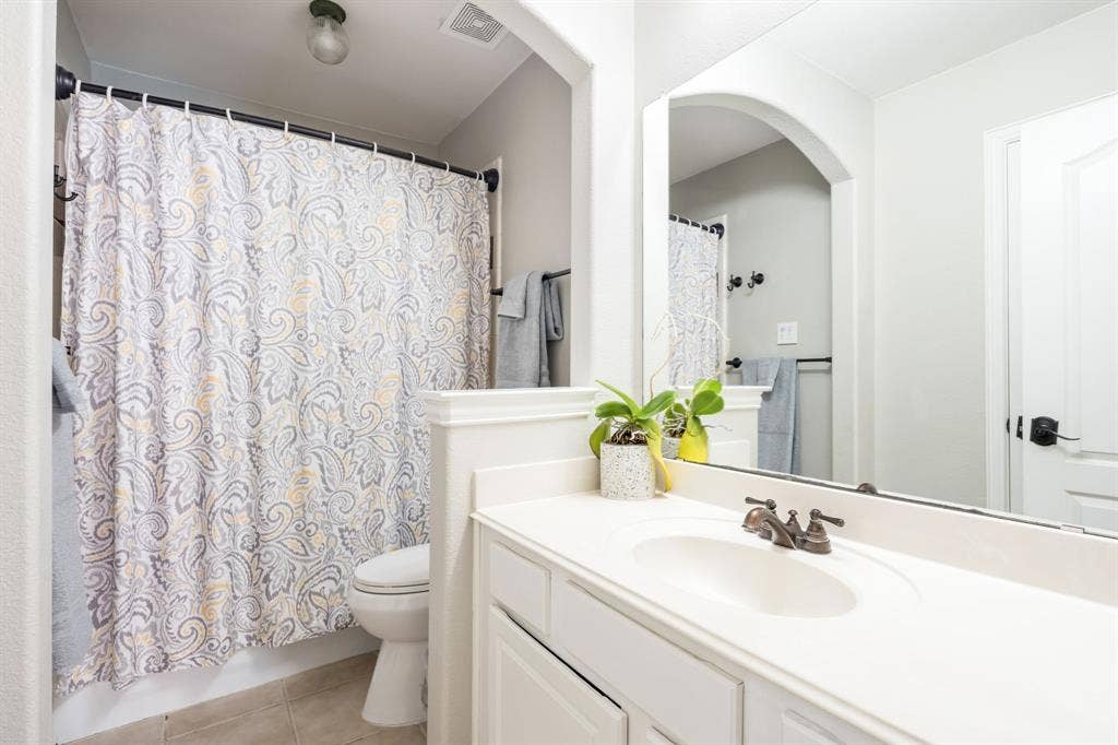 Upstairs bath #2
