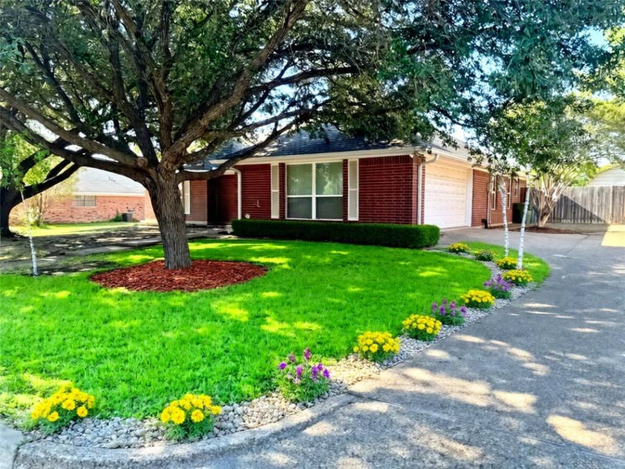 Property photo for 232 Crescent Drive, Hewitt, TX