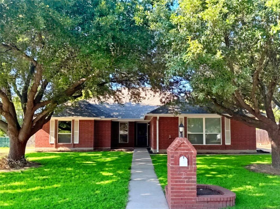 Property photo for 232 Crescent Drive, Hewitt, TX