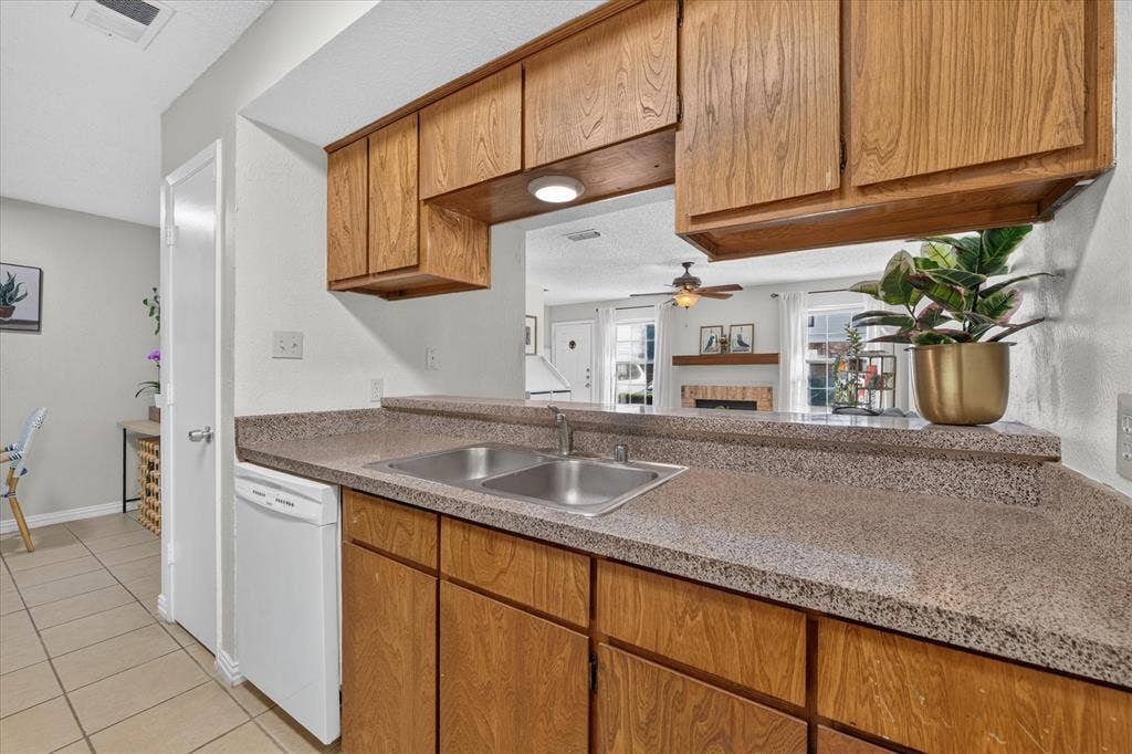 1133 Dallas Drive, Denton, TX 76205