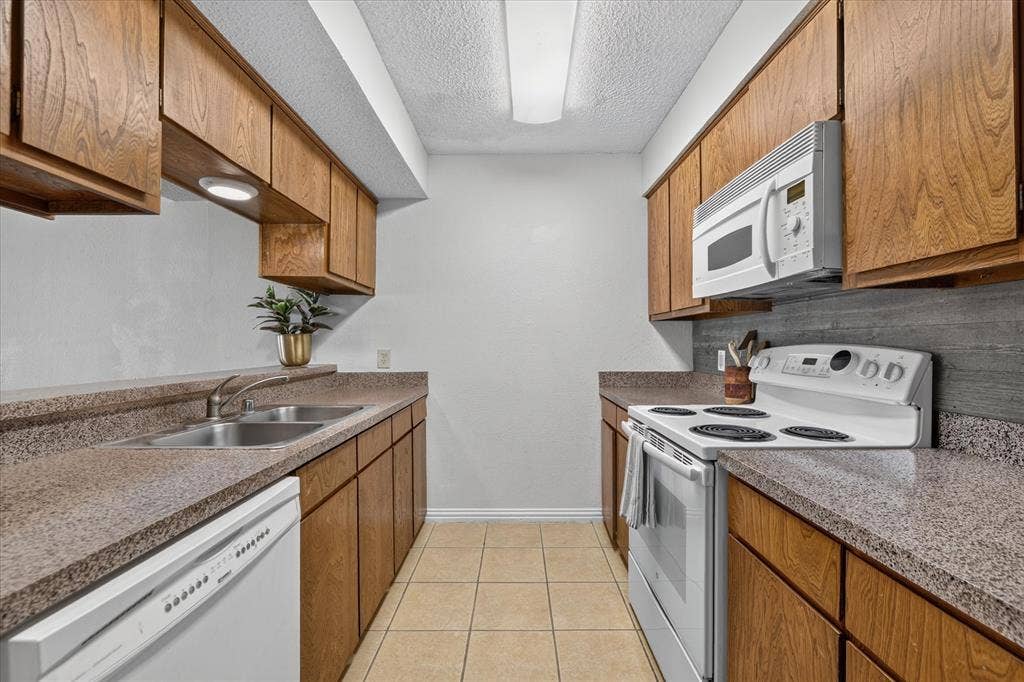 1133 Dallas Drive, Denton, TX 76205