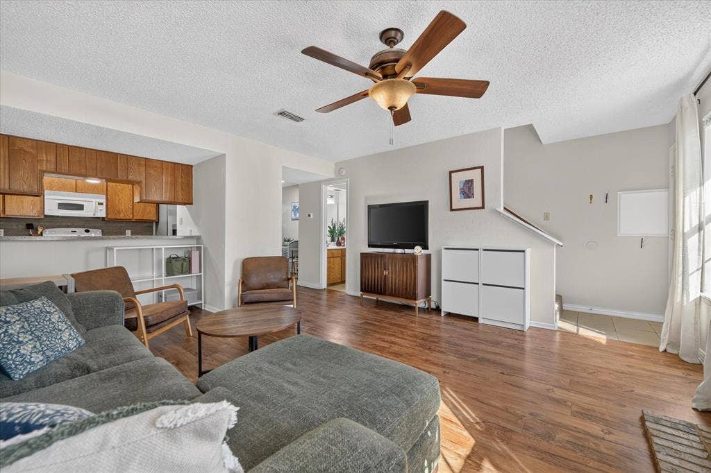 1133 Dallas Drive, Denton, TX 76205