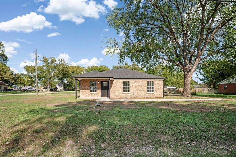 Property photo for 201 S Boston Street, Rice, TX