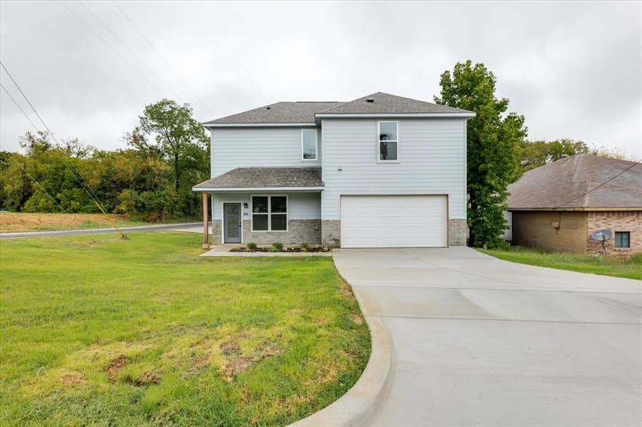 Property photo for 401 E Mulberry Street, Decatur, TX