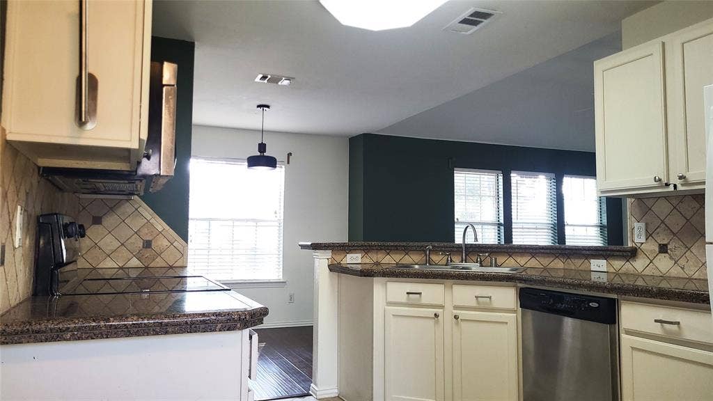 704 1st Avenue, McKinney, TX 75069 704 1st Avenue, McKinney, TX 75069
