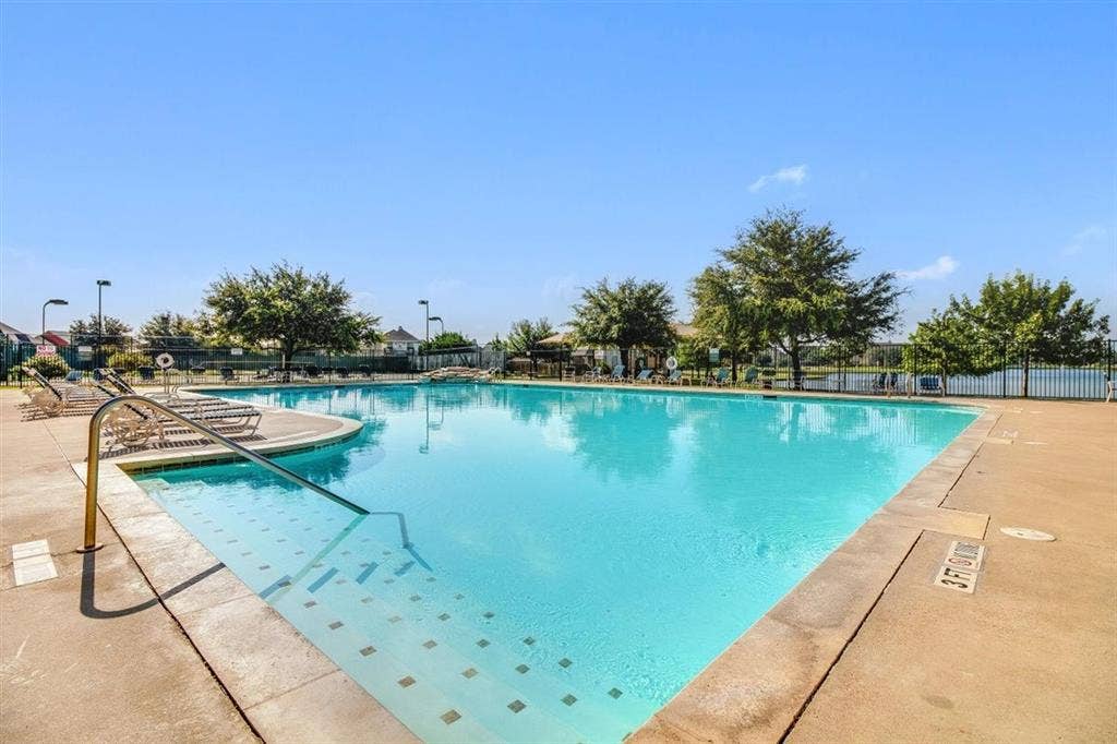 329 Edinburgh Lane, Waco, TX 76712 Community pool