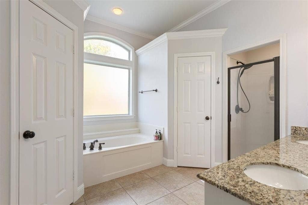 329 Edinburgh Lane, Waco, TX 76712 329 Edinburgh Lane, Waco, TX 76712