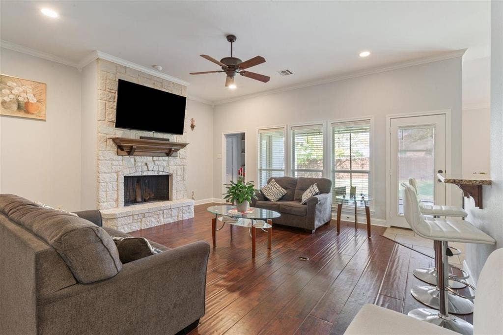 329 Edinburgh Lane, Waco, TX 76712 329 Edinburgh Lane, Waco, TX 76712