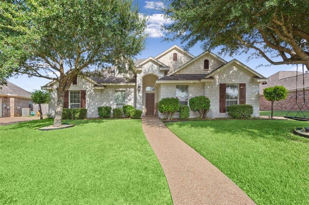 329 Edinburgh Lane, Waco, TX 76712 329 Edinburgh Lane, Waco, TX 76712