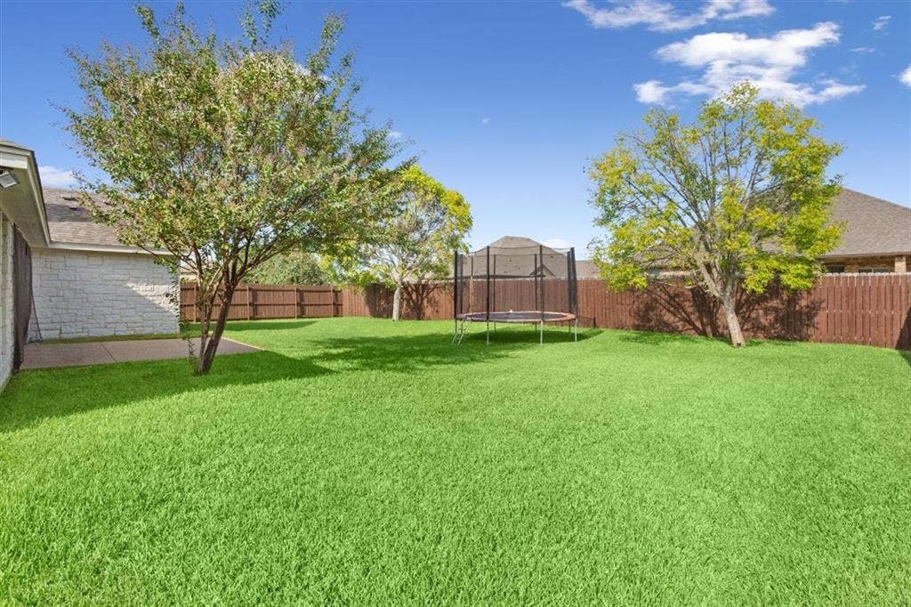 329 Edinburgh Lane, Waco, TX 76712 Fully fenced backyard