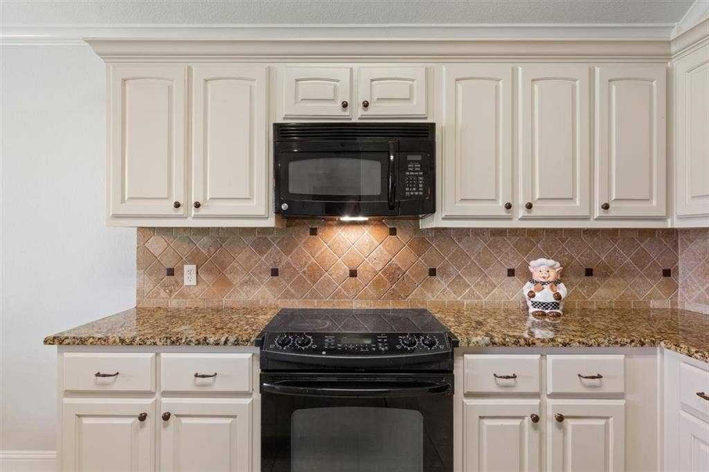 329 Edinburgh Lane, Waco, TX 76712 329 Edinburgh Lane, Waco, TX 76712