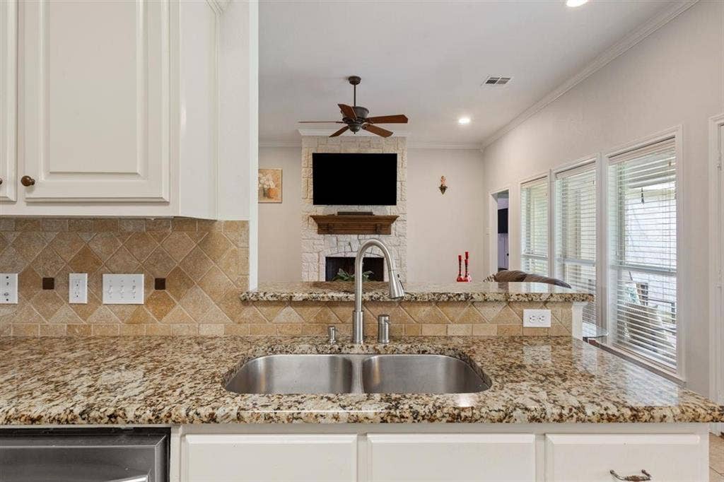 329 Edinburgh Lane, Waco, TX 76712 329 Edinburgh Lane, Waco, TX 76712