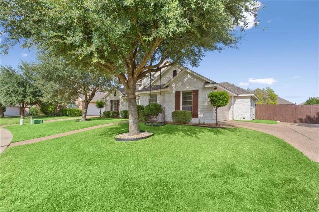 329 Edinburgh Lane, Waco, TX 76712 329 Edinburgh Lane, Waco, TX 76712