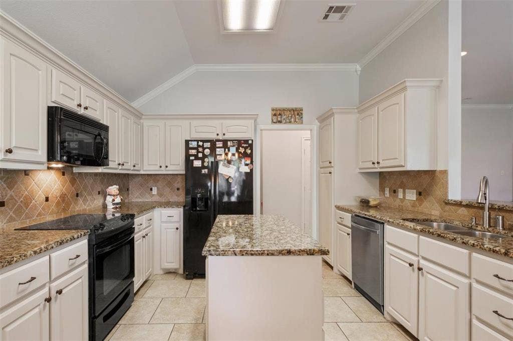 329 Edinburgh Lane, Waco, TX 76712 329 Edinburgh Lane, Waco, TX 76712