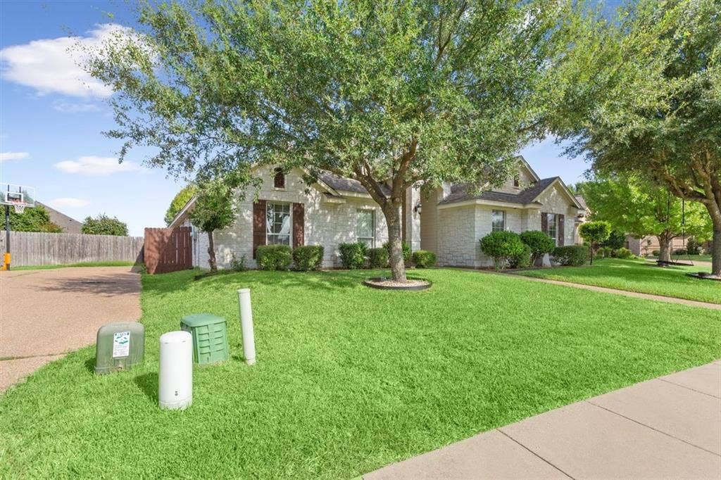 329 Edinburgh Lane, Waco, TX 76712 329 Edinburgh Lane, Waco, TX 76712