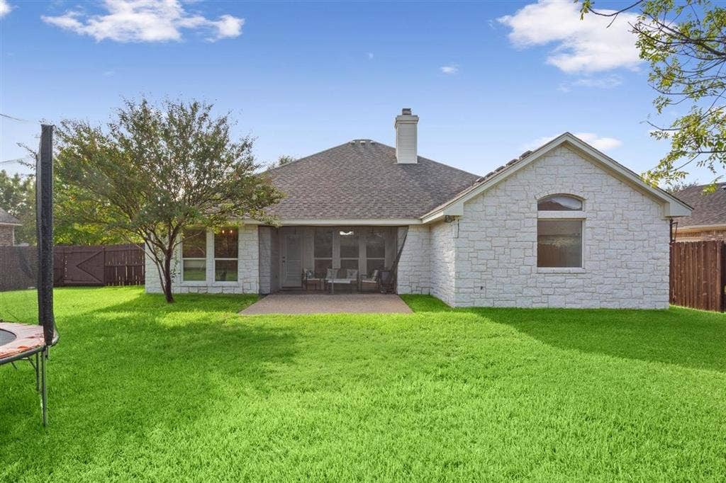 329 Edinburgh Lane, Waco, TX 76712 329 Edinburgh Lane, Waco, TX 76712