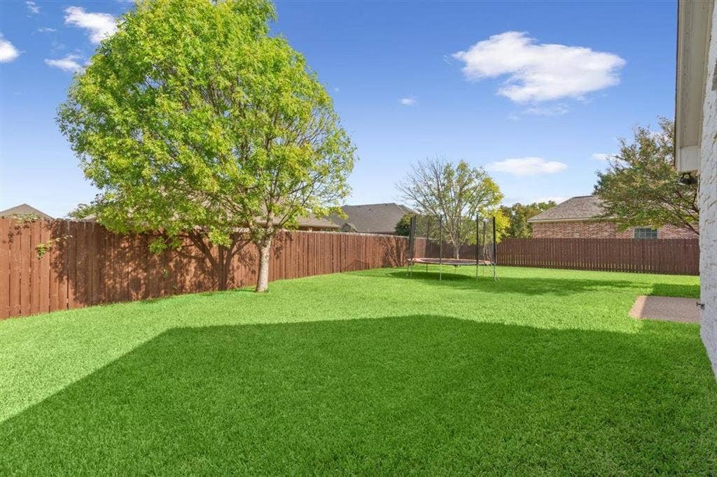 329 Edinburgh Lane, Waco, TX 76712 Fully fenced backyard