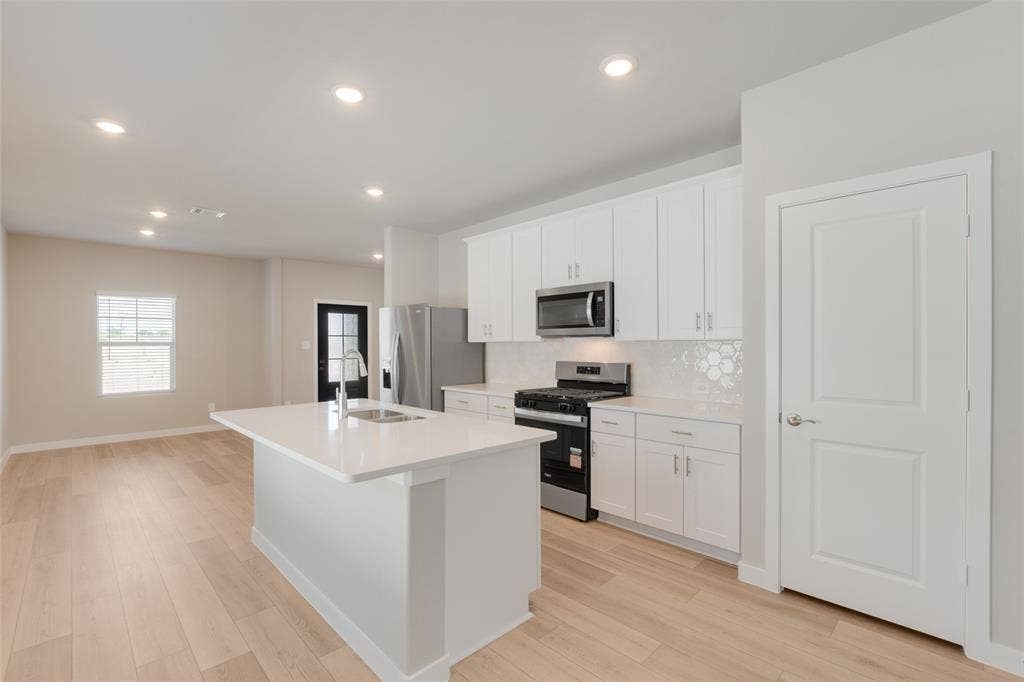 3277 Mint Springs Street, Fort Worth, TX 76179 Quarts Countertop