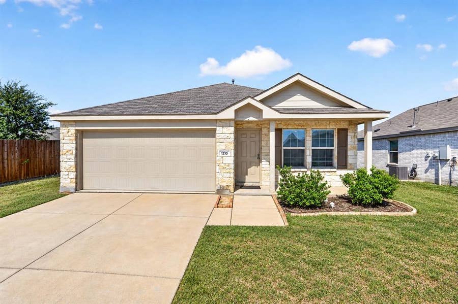 Property photo for 1210 Wildflower Street, Ennis, TX