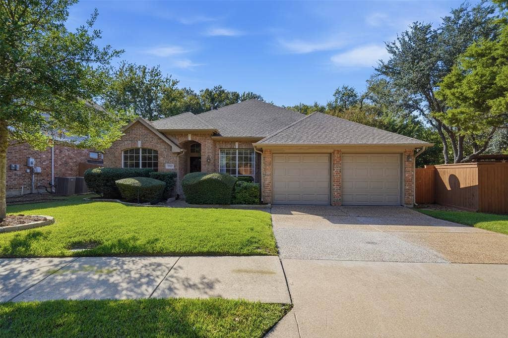 2902 Glen Hollow Court, McKinney, TX 75072 Welcome to 2902 Glen Hollow Court- nestled in a quiet cul de sac in the Eldorado area of McKinney.