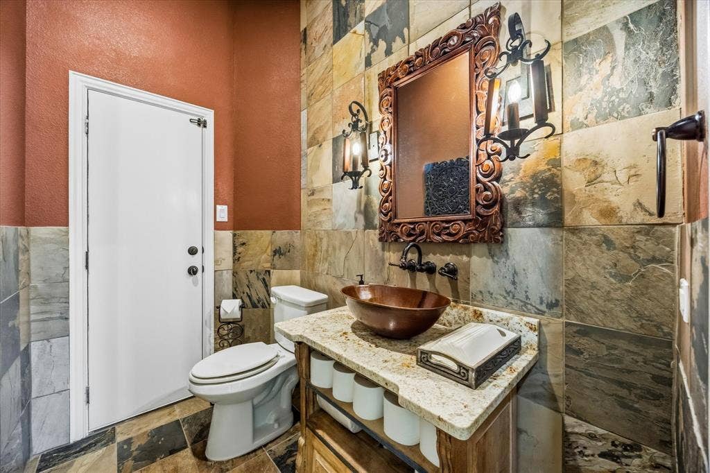 232 Branding Iron Court, Royse City, TX 75189 Half bath