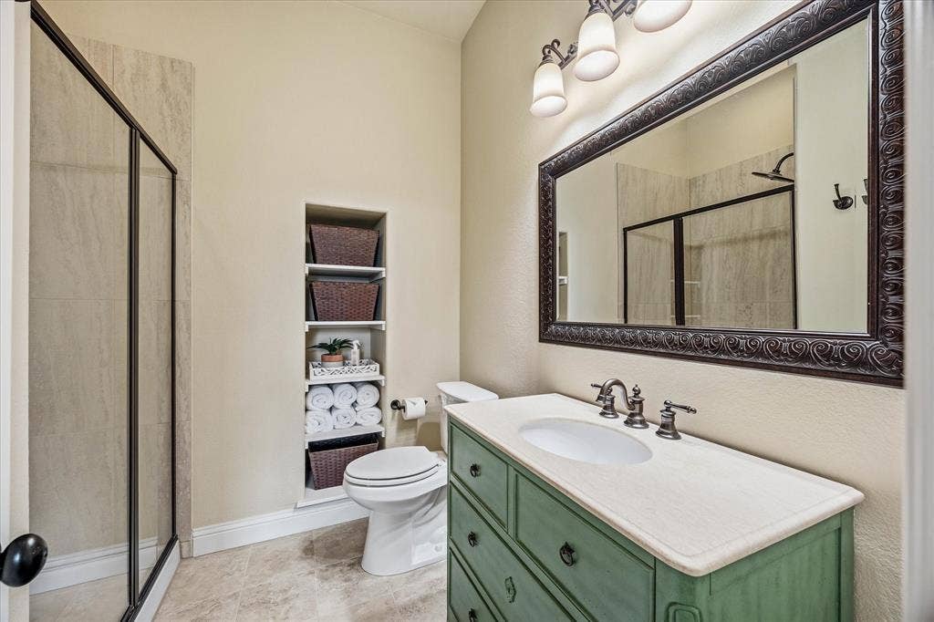 232 Branding Iron Court, Royse City, TX 75189 Guest ensuite full bath