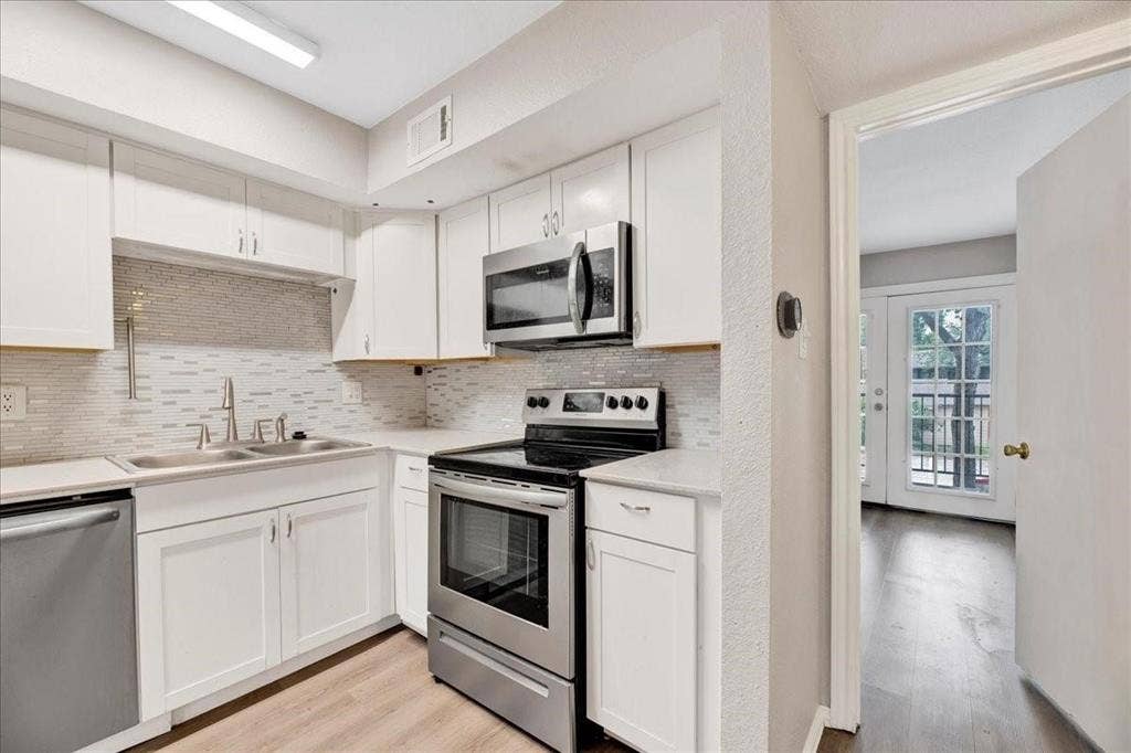 9803 Walnut Street, #B208, Dallas, TX 75243