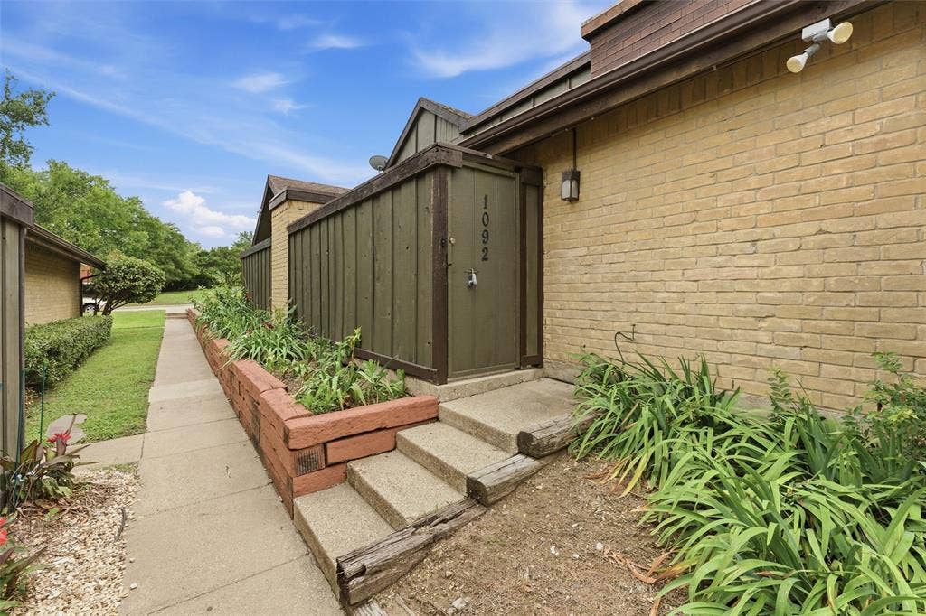 4643 Country Creek Drive, #1092, Dallas, TX 75236 4643 Country Creek Drive Dallas, TX. Unit 1092
