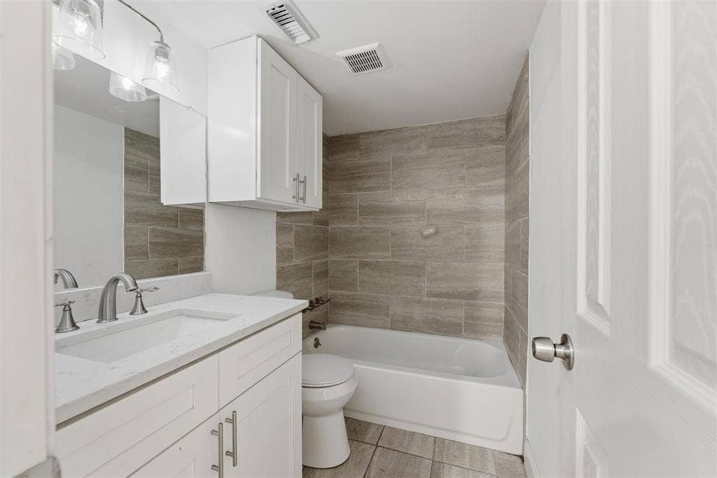 4643 Country Creek Drive, #1092, Dallas, TX 75236 4611 Country Creek Drive Dallas, TX. Unit 1023