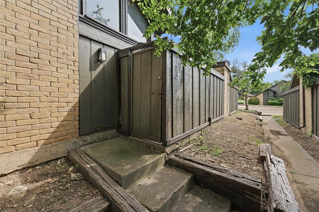 4643 Country Creek Drive, #1092, Dallas, TX 75236 4607 Country Creek Drive Dallas, TX. Unit 1016
