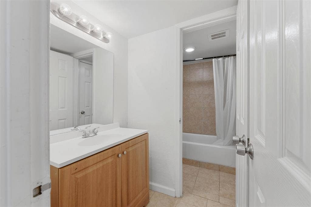 4643 Country Creek Drive, #1092, Dallas, TX 75236 4607 Country Creek Drive Dallas, TX. Unit 1016