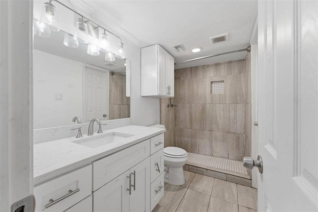4643 Country Creek Drive, #1092, Dallas, TX 75236 4611 Country Creek Drive Dallas, TX. Unit 1023