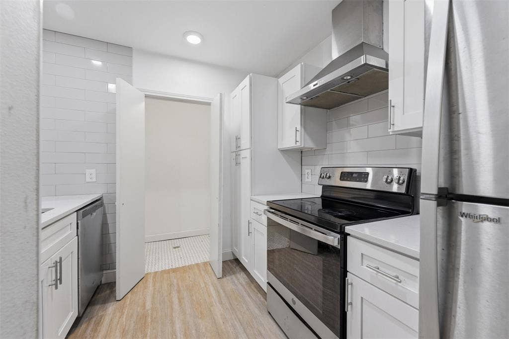4643 Country Creek Drive, #1092, Dallas, TX 75236 4611 Country Creek Drive Dallas, TX. Unit 1023