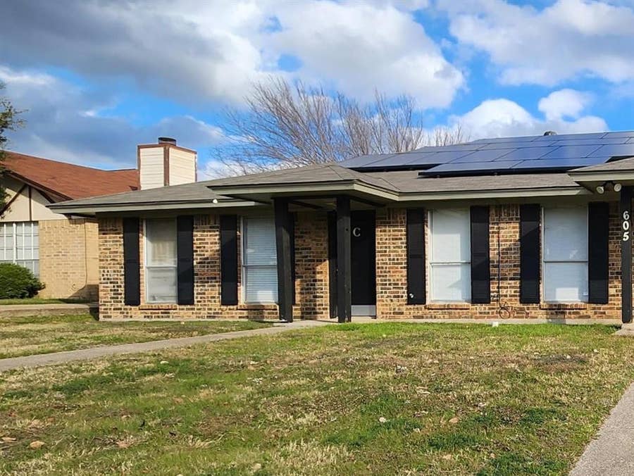 Property photo for 605 Starlinda Court, Arlington, TX