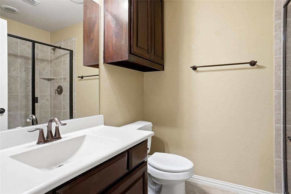 8301 Rock Valley Drive, Rowlett, TX 75089 8301 Rock Valley Drive, Rowlett, TX 75089