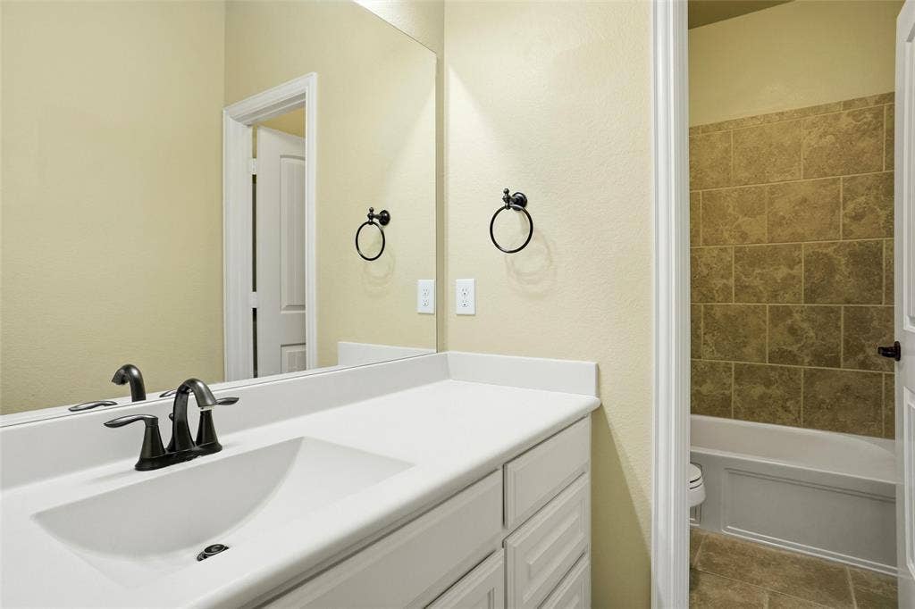 8301 Rock Valley Drive, Rowlett, TX 75089 8301 Rock Valley Drive, Rowlett, TX 75089