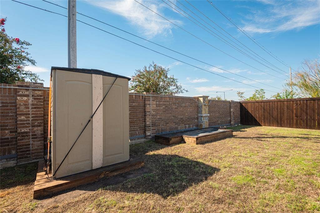 1105 Antoinette Drive, Princeton, TX 75407 Storage shed