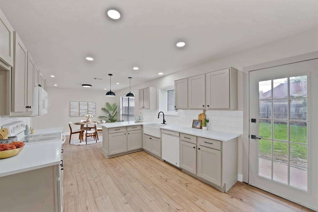 6005 Heatherglen Drive, Arlington, TX 76017