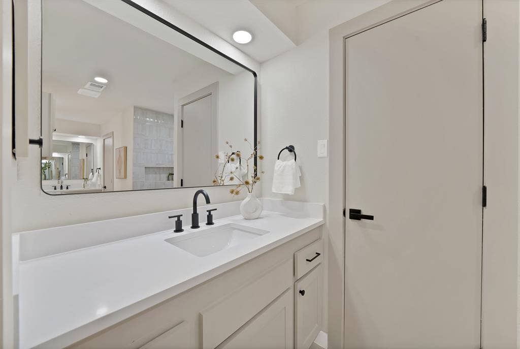 6005 Heatherglen Drive, Arlington, TX 76017