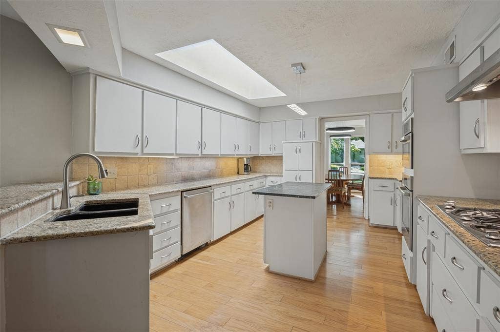 3843 Regent Drive, Dallas, TX 75229 3843 Regent Drive, Dallas, TX 75229