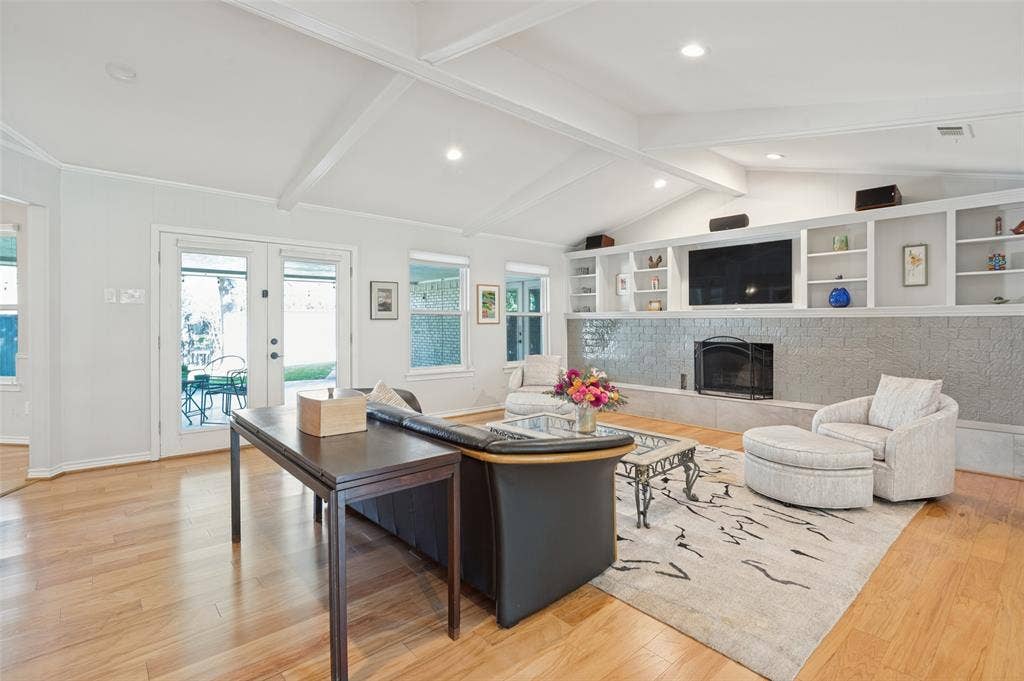 3843 Regent Drive, Dallas, TX 75229 3843 Regent Drive, Dallas, TX 75229