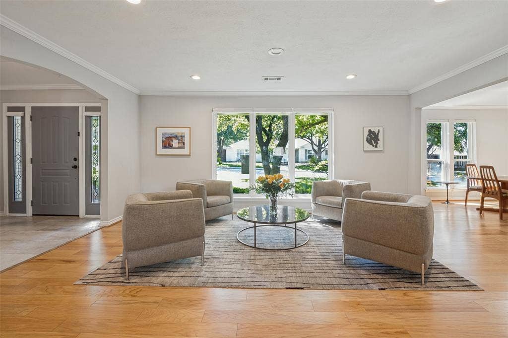 3843 Regent Drive, Dallas, TX 75229 3843 Regent Drive, Dallas, TX 75229