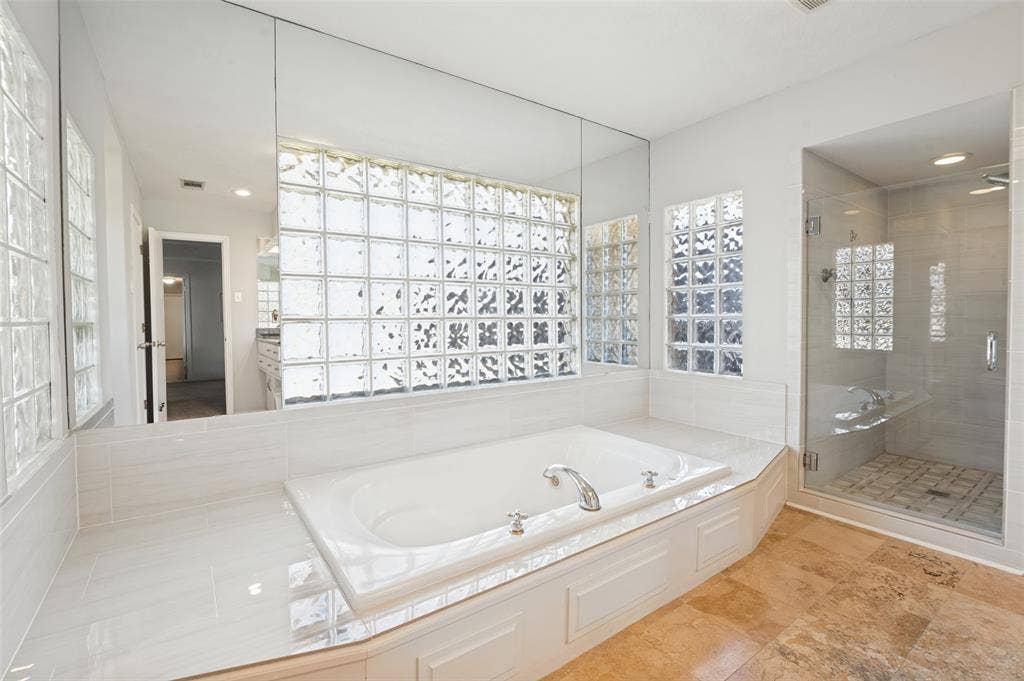 3843 Regent Drive, Dallas, TX 75229 3843 Regent Drive, Dallas, TX 75229