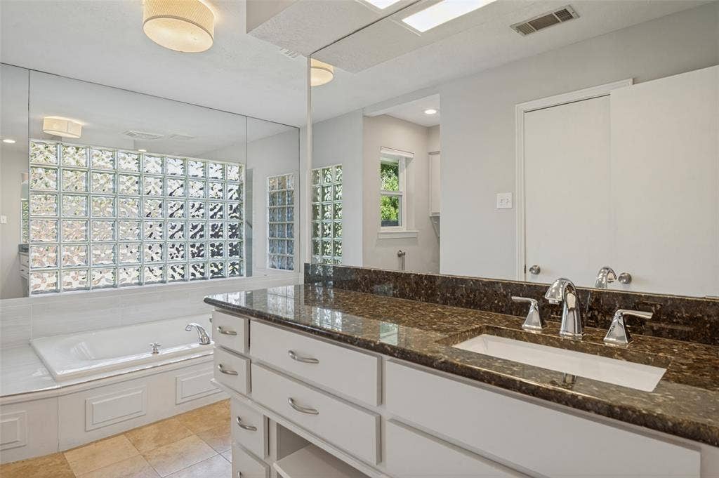 3843 Regent Drive, Dallas, TX 75229 3843 Regent Drive, Dallas, TX 75229