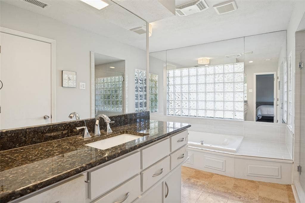 3843 Regent Drive, Dallas, TX 75229 3843 Regent Drive, Dallas, TX 75229