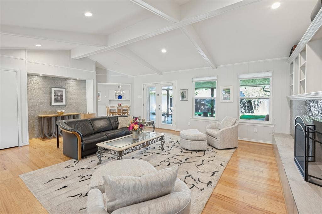 3843 Regent Drive, Dallas, TX 75229 3843 Regent Drive, Dallas, TX 75229